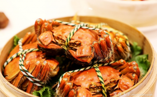 清蒸大闸蟹制作短视频 80年代大厨教你大闸蟹的制作过程。#美食