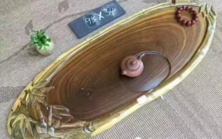 制作茶盘短视频 直播玩家用破木头自制茶盘，众人看后让他先去学学美术